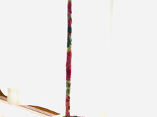 つっぱり棒を予備のトイレットペーパーに活用しました。