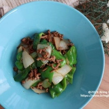 冷めても美味しい♡【レシピ】豚ひきピーマンのコリアンダー炒め