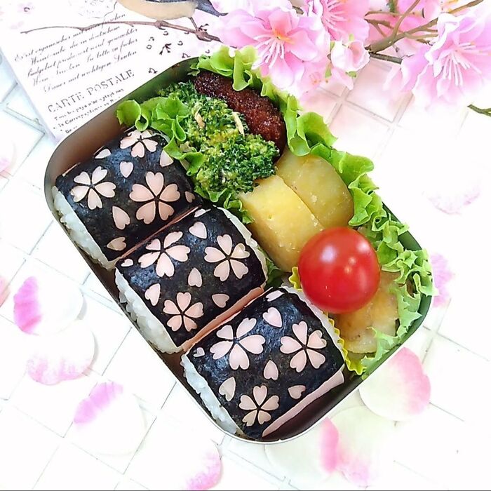 ⑥お弁当箱に詰めます。