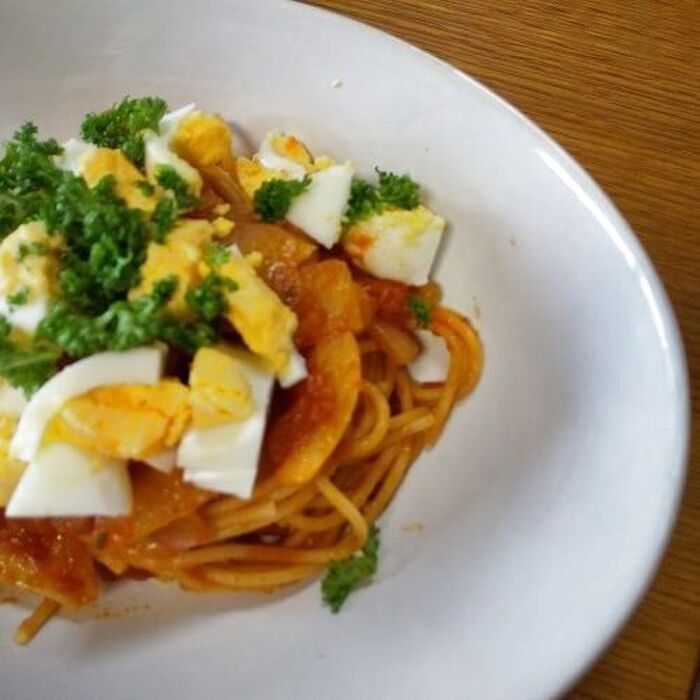 ゆで卵と新玉ねぎのパスタ