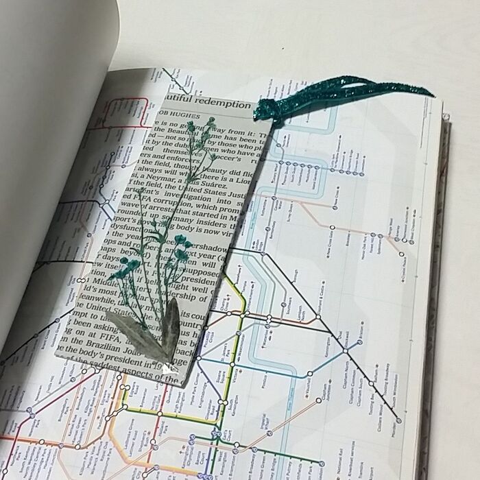 【押し花風に透明テープでパウチ】栞をハンドメイド