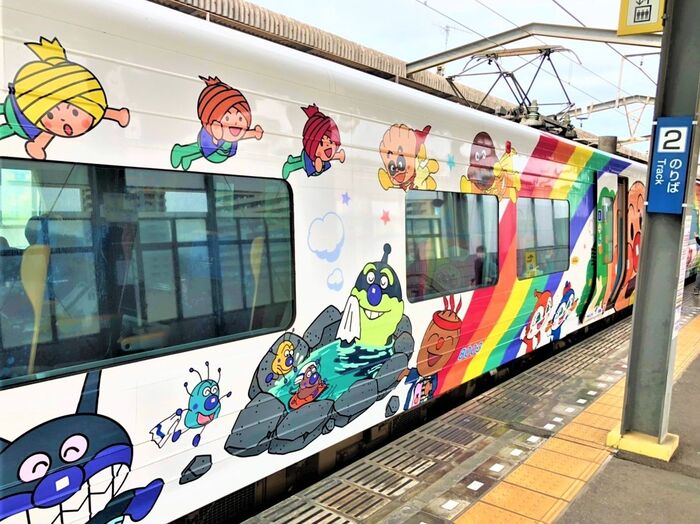 アンパンマンのデコレーション列車!!