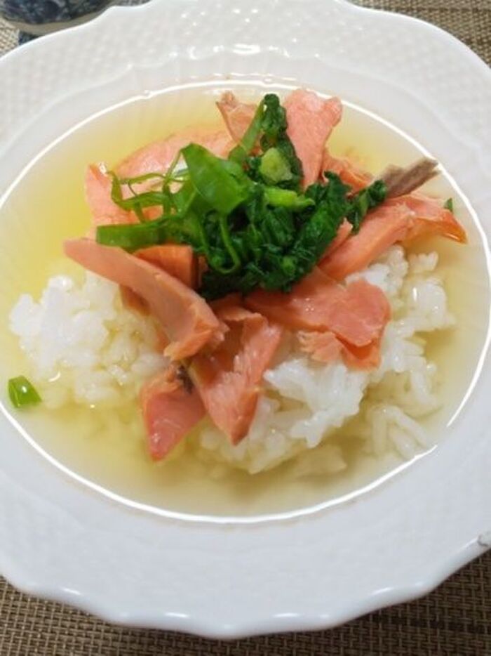 残りご飯でサケのだし茶漬け