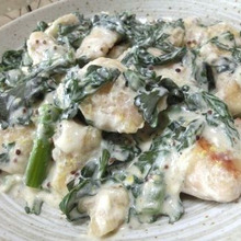 生クリーム不使用でコクうま♪ 鶏むねと春菊の粒マスクリーム炒め