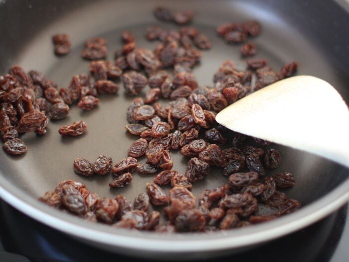 ①ラム酒をつかってラムレーズン