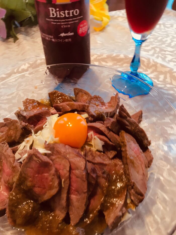 シャリアピンソースで食べてみて♪簡単ユッケ風ローストビーフ
