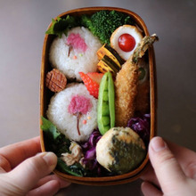 桜花の塩漬けを使ってもっと春らしいデイリーお弁当を作ります。