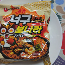 カルボナーラ味の汁なし麺。