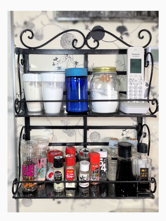 ④1軍調味料の容器はあえて そのまま使います(※目隠し全部外したところ)