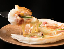 サクサクもちもちで低カロリー!老舗米屋さんが作るもち米ピザシートがリニューアル