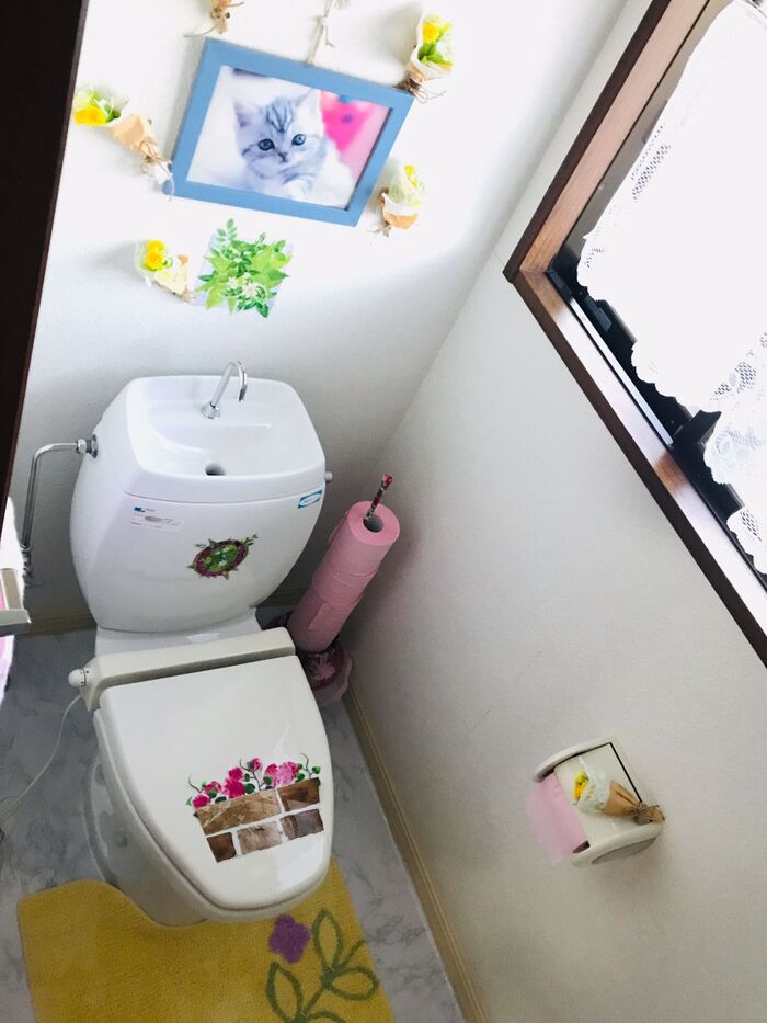 築30年のトイレを家にあるものを活用したりして、リフォームしてみました。