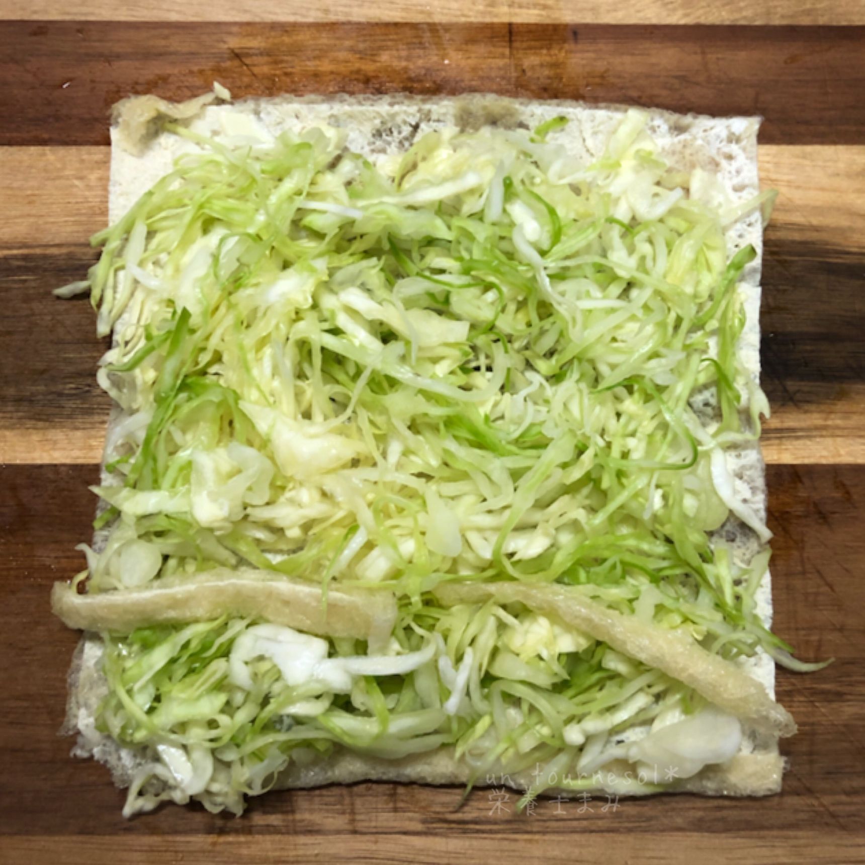 ③キャベツを油揚げで巻く