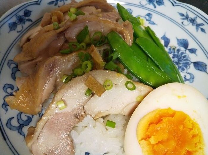 お茶を使った煮鶏丼