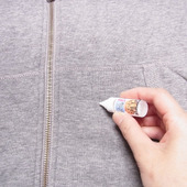 落ちないと思ってた!パーカーについた油染みを「スポッとる」で落としてみた!