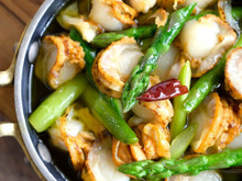 べビーホタテとアスパラの和アヒージョ