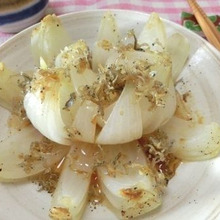 レンチンで一発☆ 蒸し新玉ねぎの熱々じゃこオイル醤油がけ