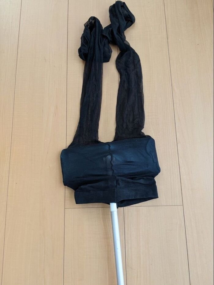 ストッキングは切らずにそのまま履かせる