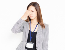 目がかすむ、目が乾く…は更年期のせい?!ドライアイの改善法を医師が解説!