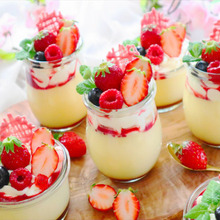 チーズクリームとベリーのプリン