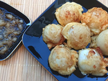 新玉ねぎのサクふわ天ぷらに大根おろしめんつゆ添え(ペコロス、小玉ねぎ)