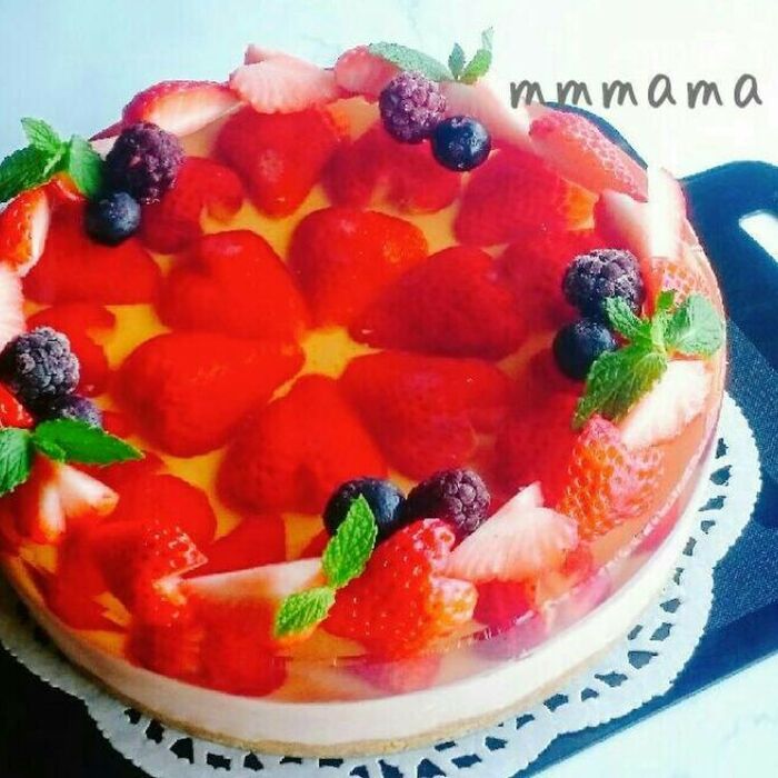 【いちごレアチーズケーキ】