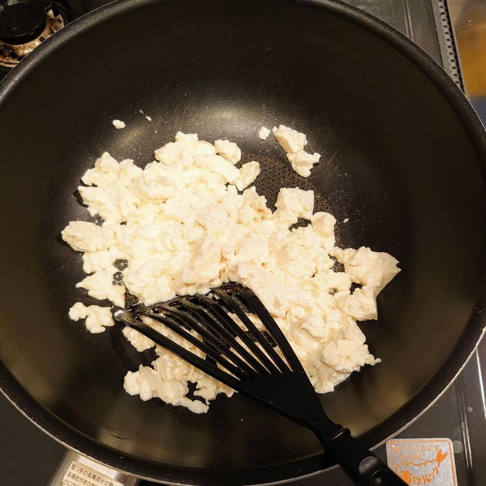 ほぐしながら水分を抜きます