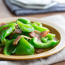 ちぎりピーマンとベーコンの甘辛醤油炒め