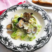 今日の主役はこれ!【春キャベツ】とあさりのコーンクリーム煮