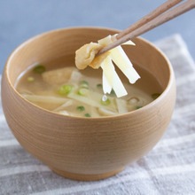 筍の姫皮と油揚げのお味噌汁