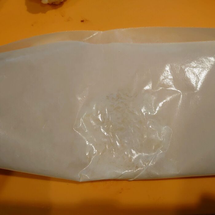 手で上から押しつぶす