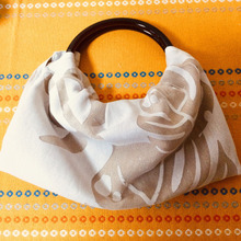 ランチョンマットで2箇所縫うだけの小さなバッグ