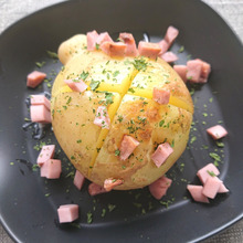 新じゃがいもでじゃがバター魚肉ソーセージ舞い散る