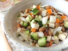 切って混ぜるだけで栄養満載☆ 刻み野菜と納豆和え