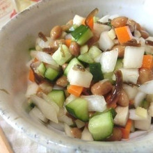 切って混ぜるだけで栄養満載☆ 刻み野菜と納豆和え