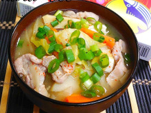 春の恵みたっぷり♪うちの満菜ほっこり豚汁