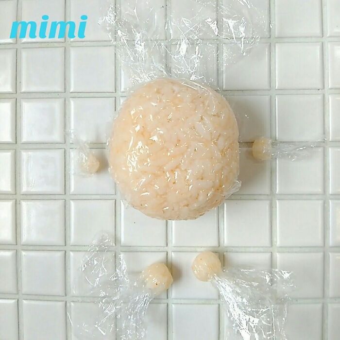 ①ベースのおにぎりを作ります。