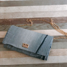 100均のあれをまさかのクラッチバッグ化!針・糸使いません