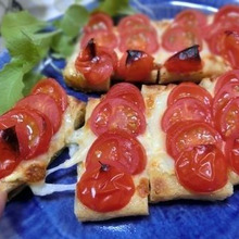 のせる順番を変えたらめちゃウマ♪ 油揚げでトマトピザ
