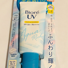 必需品です。日焼け止めで一番売れているらしいですよ!