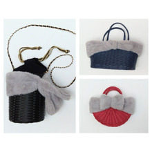 100均ファーマフラーでバッグをお着替え♪