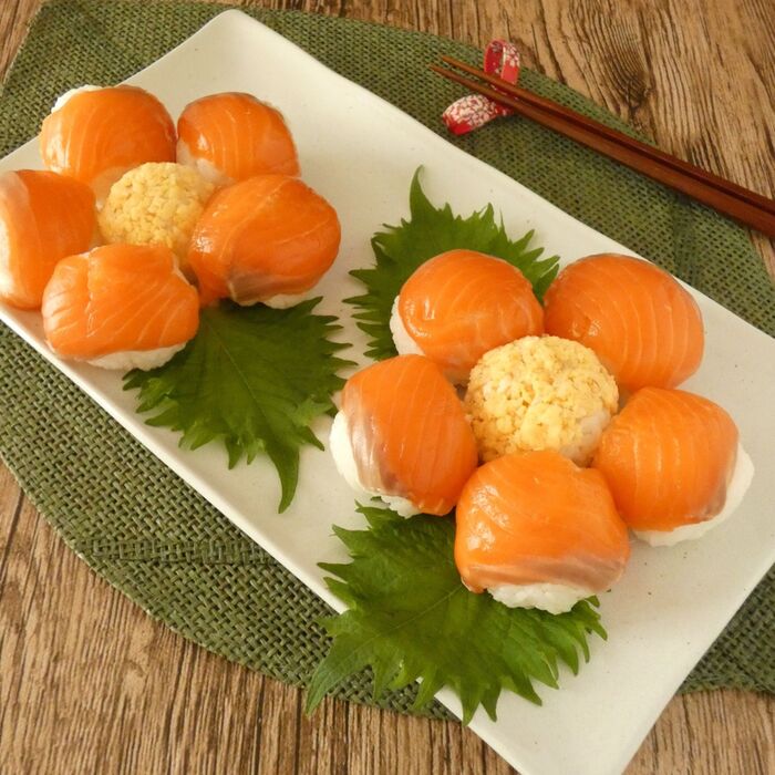 お花のサーモン手まり寿司