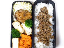 【受験フードなジミ弁】キャベツ入りメンチカツ弁当