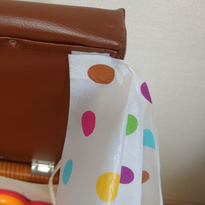 ④テーブルクロスの両側のヒラヒラを左右につけて