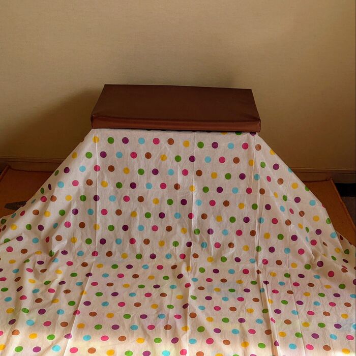 ★オモチャを出す前に、この様にテーブルクロスを広げます