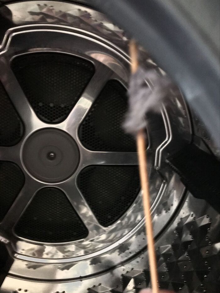 竹串1本で解決!ドラム式洗濯乾燥機の綿ゴミこんなところにも潜んでますよ