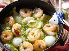 新玉ねぎとえびのだしレモンアヒージョ