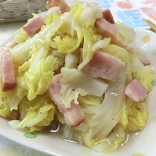 コンソメも鶏ガラも不要☆ 春キャベツとベーコンの甘~いくたくた煮