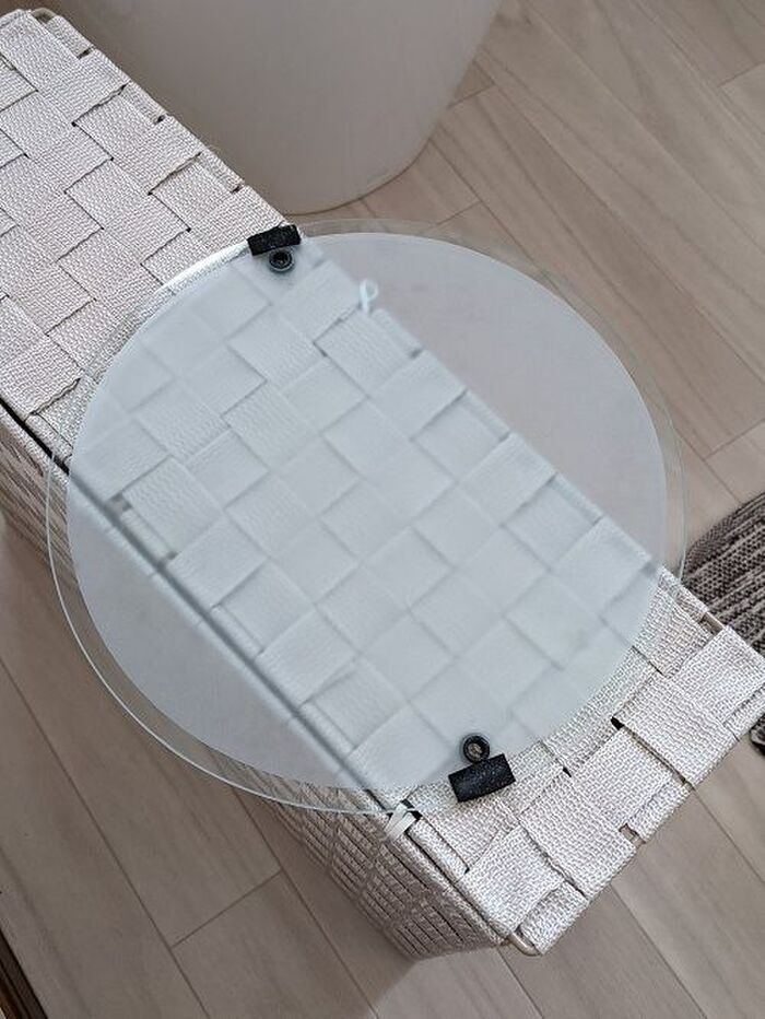 ちなみに今まではこんな磨りガラスのカバーが電球の下に付いていました。