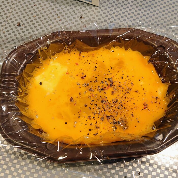軽く、塩とコショウ