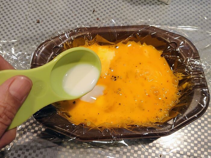 牛乳も入れて、撹拌